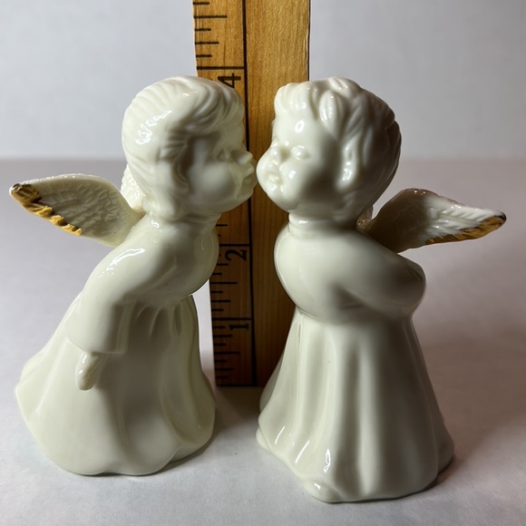 Vintage Porcelain Kissing Angels Gold Tone Tipped Wings set of 2 - Picture 5 of 5